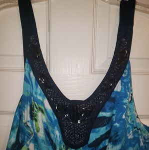 Cute dress with a pretty neck line.